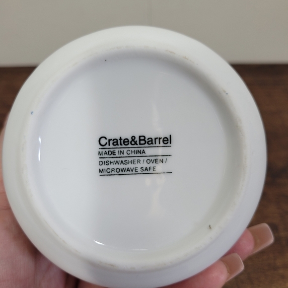 EUC Crate&Barrel White Ceramic Creamer w/out Handle - Picture 6 of 8